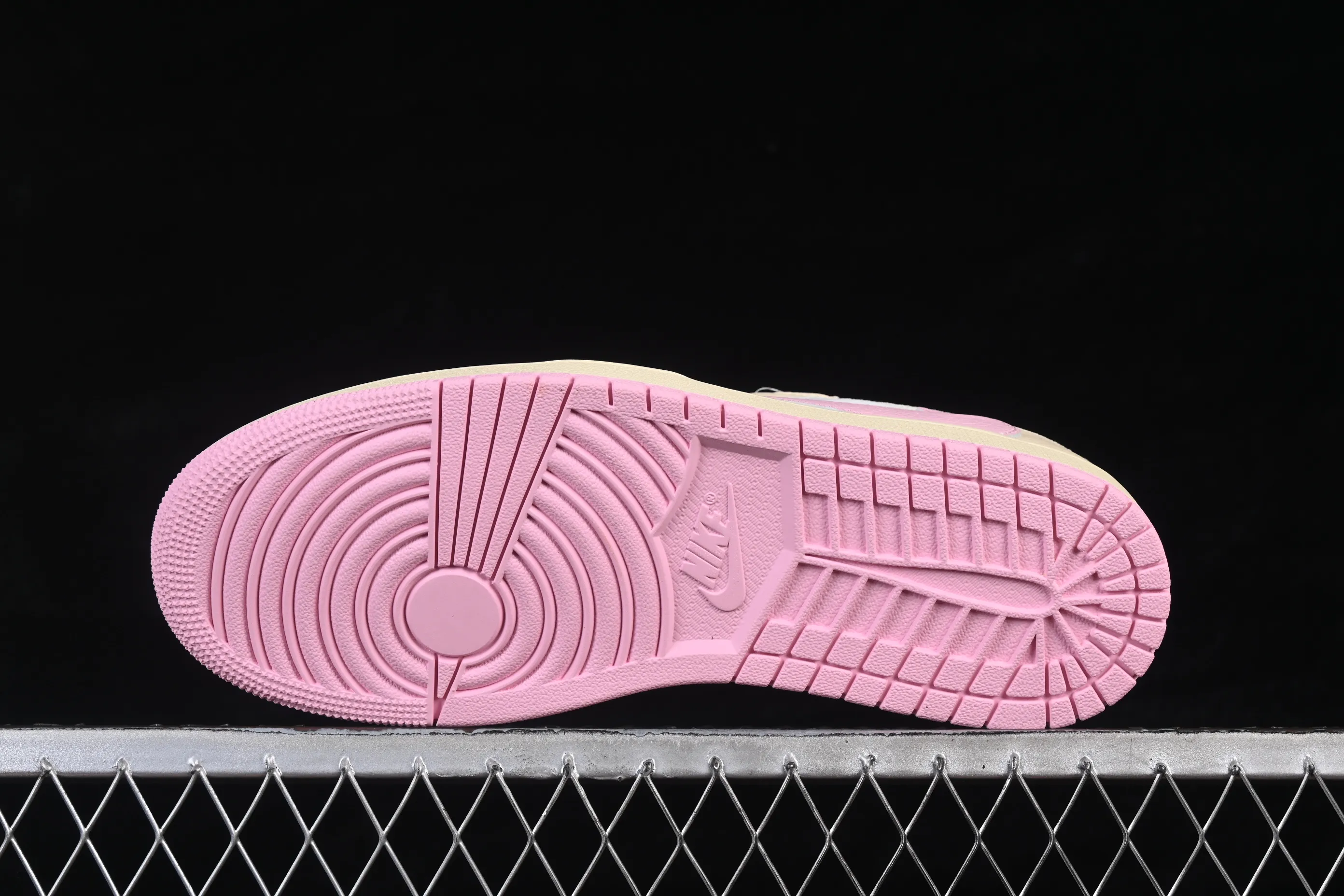 All categories Air Jordan Jordan series basketball shoes Air Jordan 1 Low pure original version Travis Scott x Air Jordan 1 Low OG AJ1 Joe 1 undercut low IQ7604-100